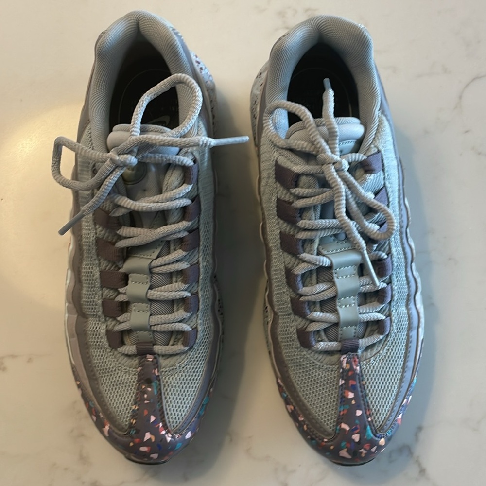 Nike Air Max 95 Splatter Sneakers - Picture 5 of 8
